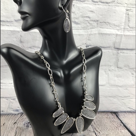 Jewelry - Picture 9 of 11